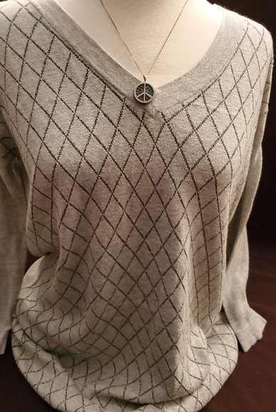 NEW➡️Womens Silver Sweater - Picture 1 of 2